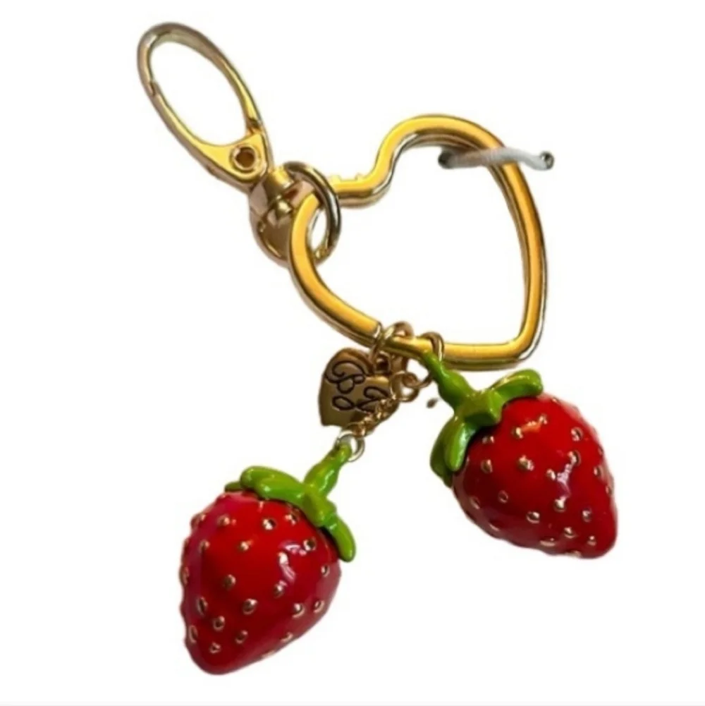 🧚‍♀️Betsey Johnson Strawberry Enamel Painted Keychain NIB/NWT